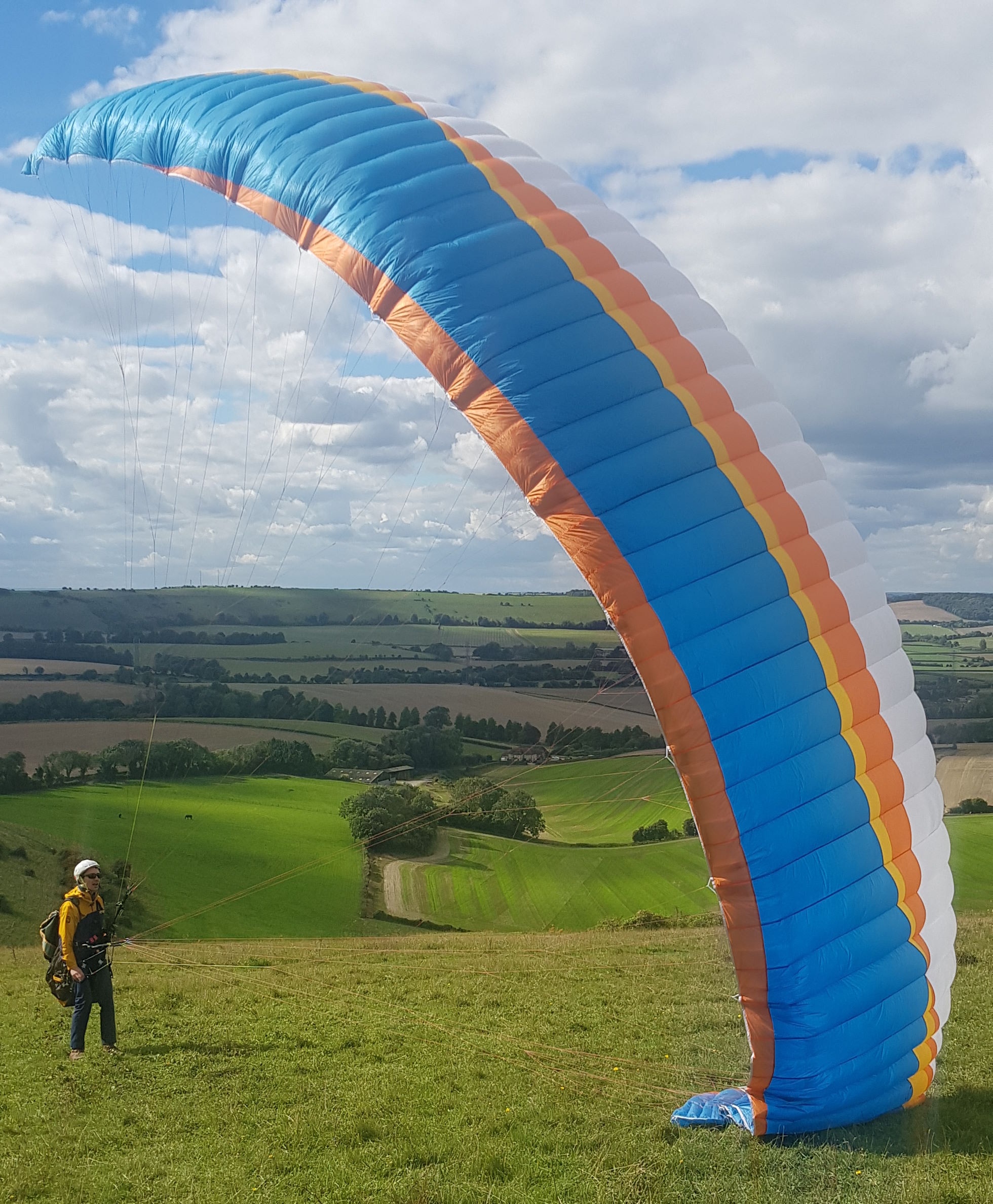 Touching a wingtip to the ground while ground handling